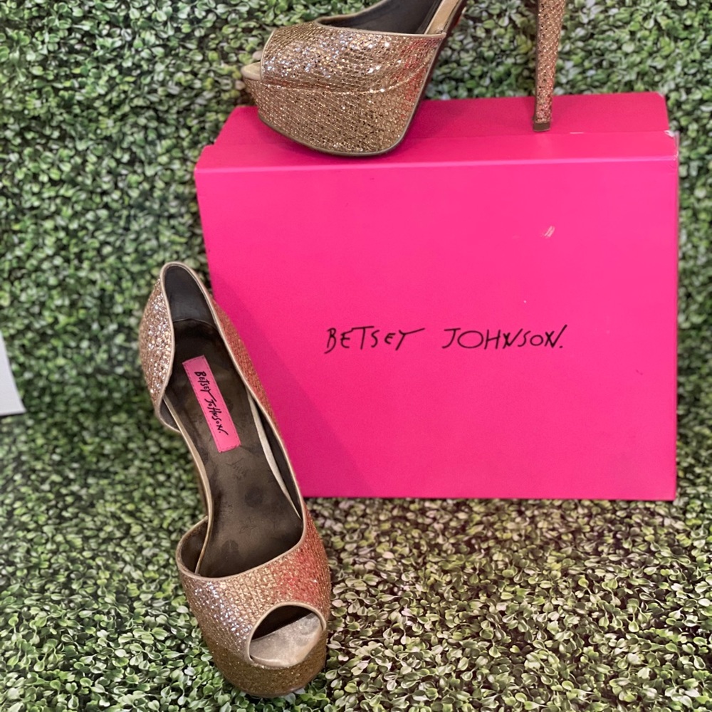Betsy Johnson Glitter pumps